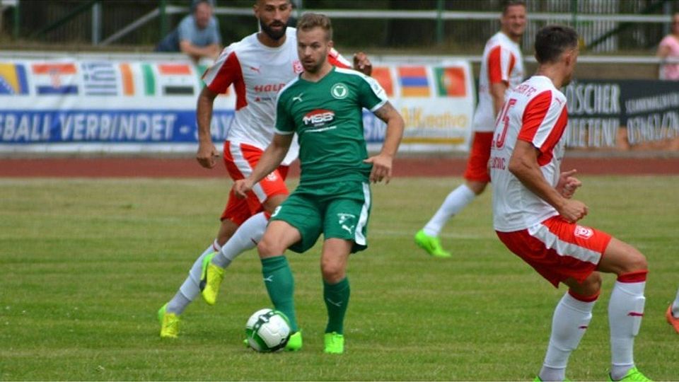 Tommy Parthier (in grün) wechselt aus Merseburg nach Eisleben.             F: Kegler