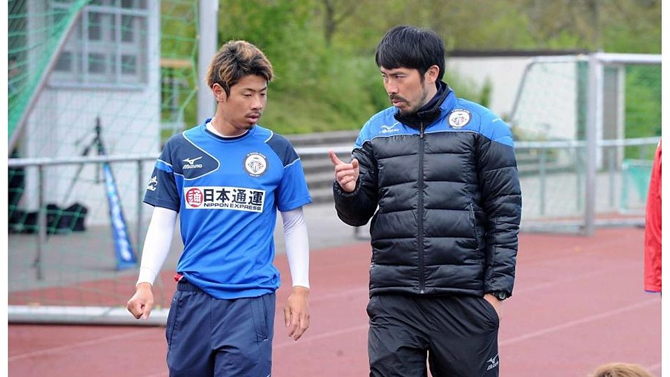 Trainer Takashi Yamashita (rechts). 