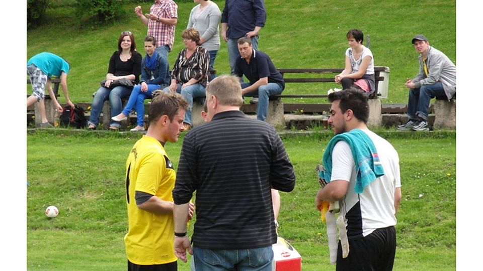 Auch ein klärendes Gepräch zwischen den beiden Betreuern der SpVgg Windischeschenbach, Michael Benner und Wolfgang Horn, konnte in der Halbzeitpause keine Wende einläuten. Der Aufsteiger konnte seine