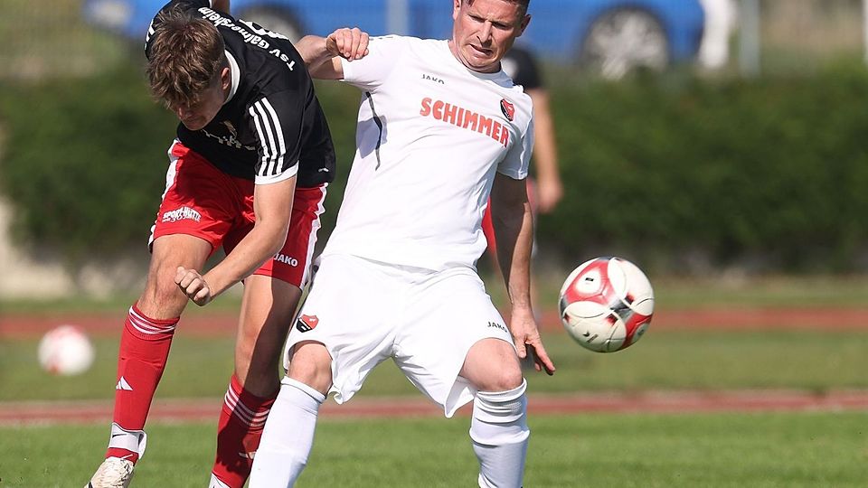 Buxheim (weißes Trikot) ist am Donnerstagabend gegen Gerolfings Zweite gefordert. 