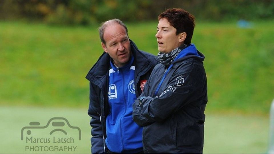 Siegens Trainerin Manuela Frettlöh (rechts) war mit dem Remis ihrer Schützlinge in Gütersloh ganz und gar nicht zufrieden. Foto: Marcus Latsch Photography