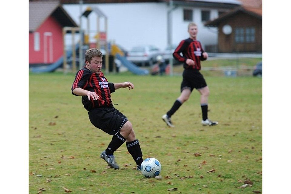 Der SV Geiersthal - im Bild Stefan Weindl - will im Frühjahr den drohenden Abstieg noch abwenden Foto: Harald Deubert Der SV Geiersthal - im Bild Stefan Weindl - will im Frühjahr den drohenden Abstieg noch abwenden Foto: Harald Deubert