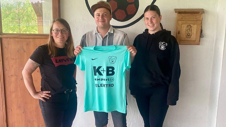 von links: Karin Oberberger (Sportliche Leitung Damen), Trainer Manuel Ertl und Kapitänin Hannah Früchtl