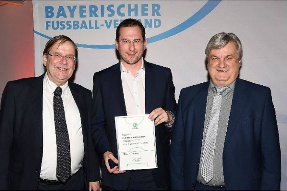 Florian Weißmann (m.) wurde vom BFV bereits mehrfach für seine Verdienste ausgezeichnet.