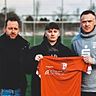 Neuzugang Fabian Lichte (Mitte) mit SG-Coach Matthias Bsufka (links) und Co-Trainer Carsten Edelkötter.