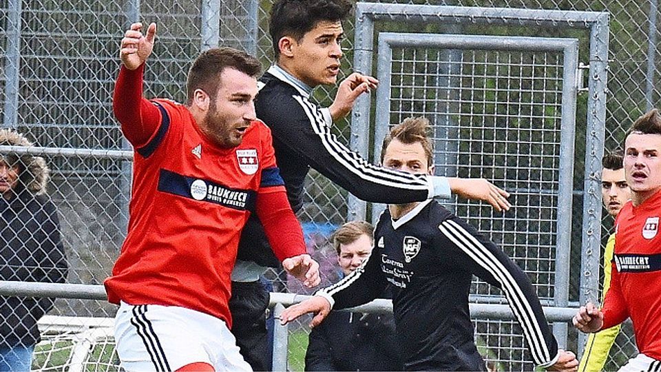 Bald noch einer weniger? N.A.F.I.-Verteidiger Wissem Aouadi (Mitte) soll auf dem Wunschzettel des Landesligisten TSV Heimerdingen stehen. Foto: Günter Bergmann