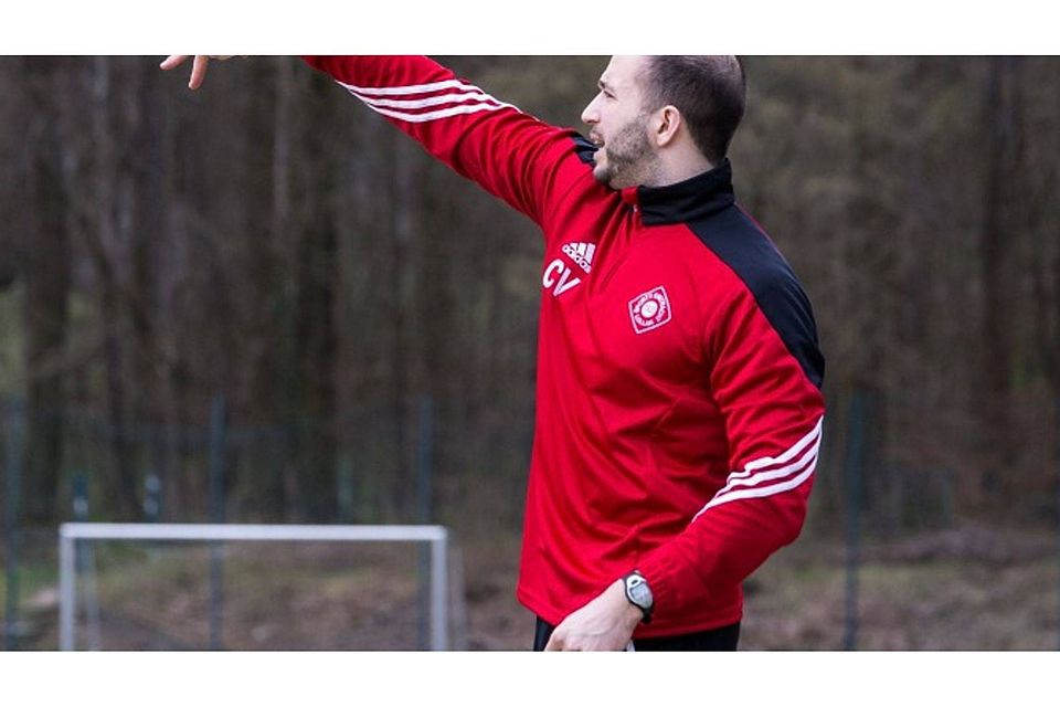 Eintracht-Trainer Chris Vogl durfte mit dem Auftritt seines Teams in Allendorf zufrieden sein und geht optimistisch ins Derby am Mittwoch gegen Kleinlinden.  	Foto: Wereschinski