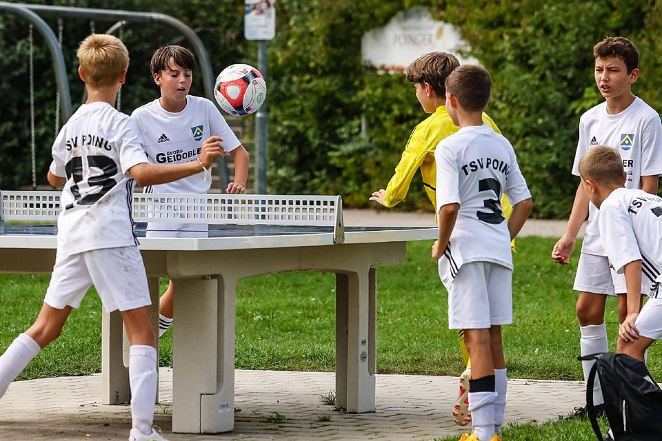 In den Wartepausen zwischen den Spielen wurde auch mal eine Runde Tischfußball zelebriert.