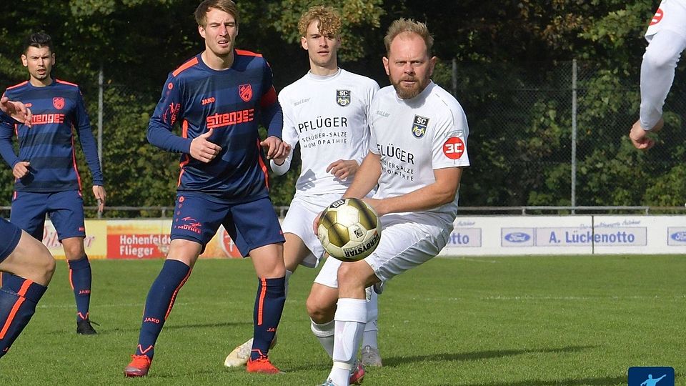 Mariusz Rogowski, hier mit dem nötigen Überblick, in der Saison 20/21 als Spieler der SCW-Reserve. Nun gibt er zusammen mit Christian Zodrow die Kommandos von der Seitenlinie.
