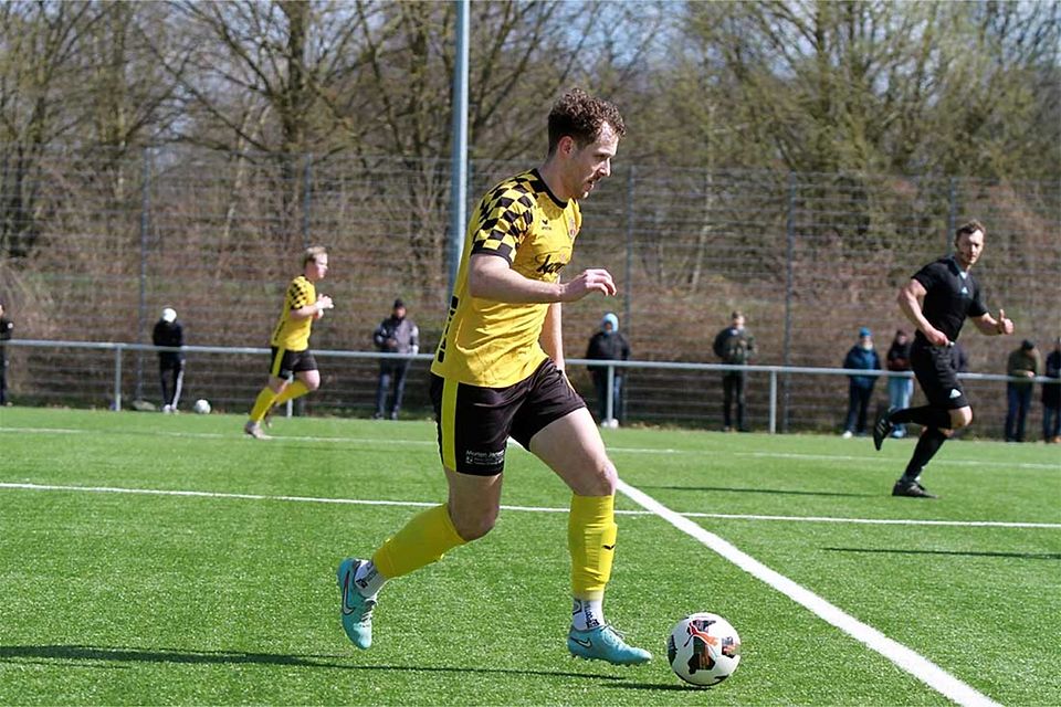 Beeindruckend - Marvin Bruhn (Frisia Risum-Lindholm) trifft erneut und rückt damit auf Position 3 in der Landesliga-Torschützenliste vor.