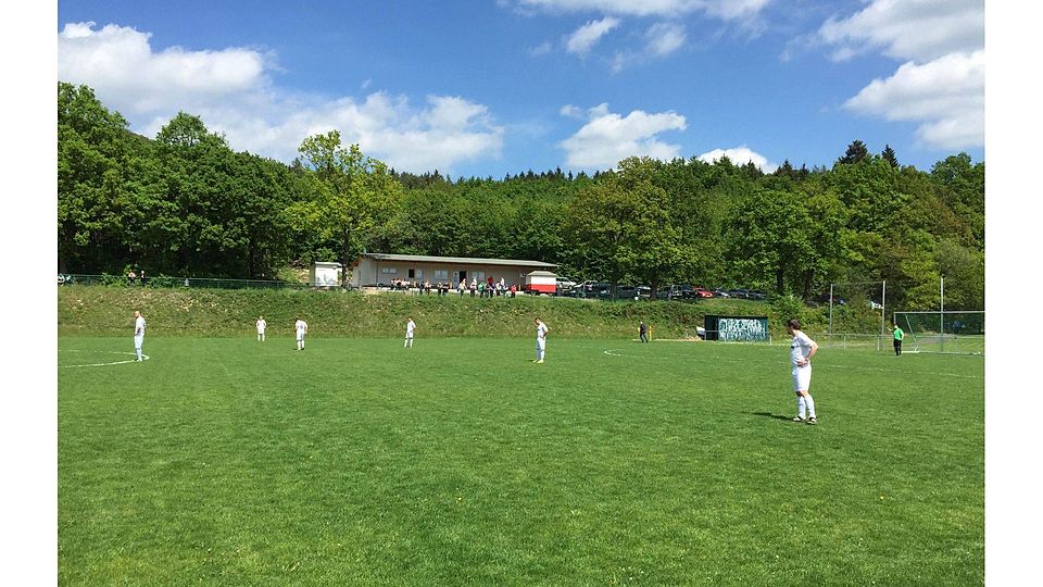 Fußballidylle beim kleinen SC Dombach: Die 0:3-Heimpleite gegen Waldernbach wirft den Verein nicht um. Foto: Klug