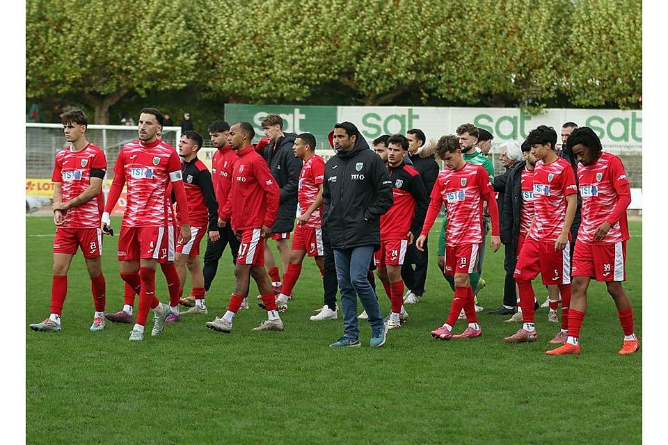 Große Enttäuschung nach überraschender Pleite: Die Oberliga-Mannschaft des VfR Wormatia Worms geht beim FV Eppelborn im Saarland baden. Foto: Christine Dirigo/pakalski-press Große Enttäuschung nach überraschender Pleite: Die Oberliga-Mannschaft des VfR Wormatia Worms geht beim FV Eppelborn im Saarland baden. Foto: Christine Dirigo/pakalski-press