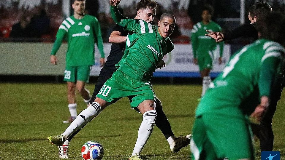 Auch wenn es unwirklich wirkt, aber: Fortuna Regensburg um Lukas da Silva-Freundorfer befindet sich auf Platz 6 im Abstiegskampf.