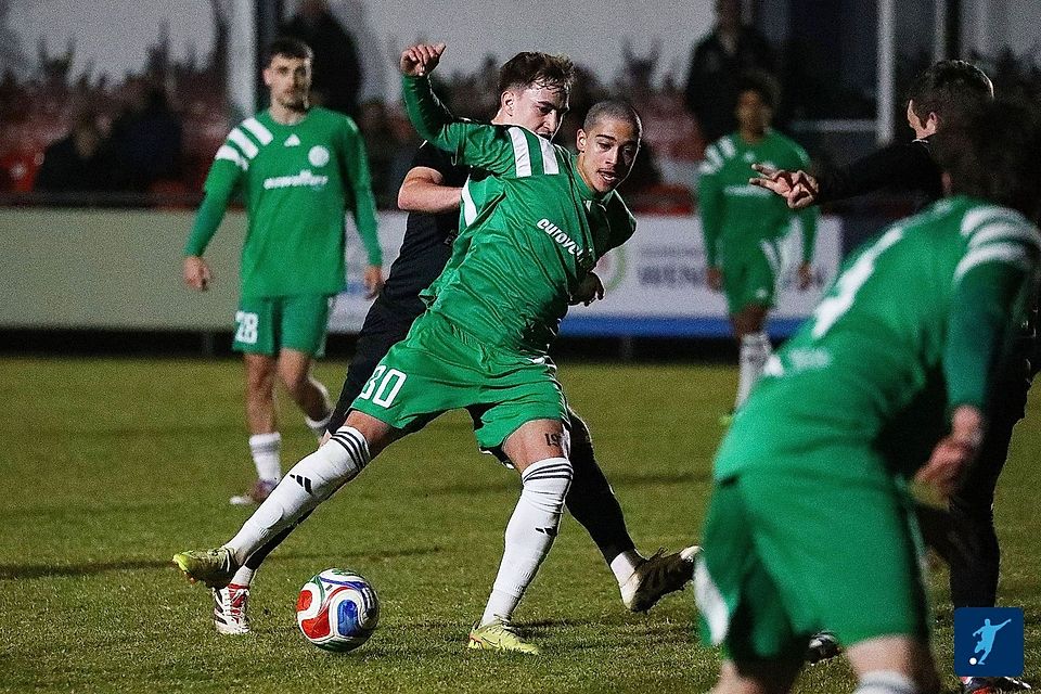 Auch wenn es unwirklich wirkt, aber: Fortuna Regensburg um Lukas da Silva-Freundorfer befindet sich auf Platz 6 im Abstiegskampf.