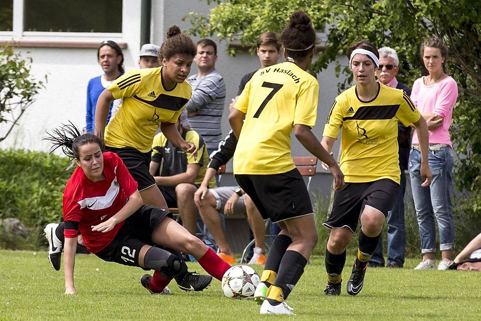Ihre Starke Leistung wird nicht belohnt: A-Jugenspielerin Laura Diehl (links) verpasst mit dem 0:0 beim SV Haslach den direkten Aufstieg in die Regionenliga 6. Christian Flemming