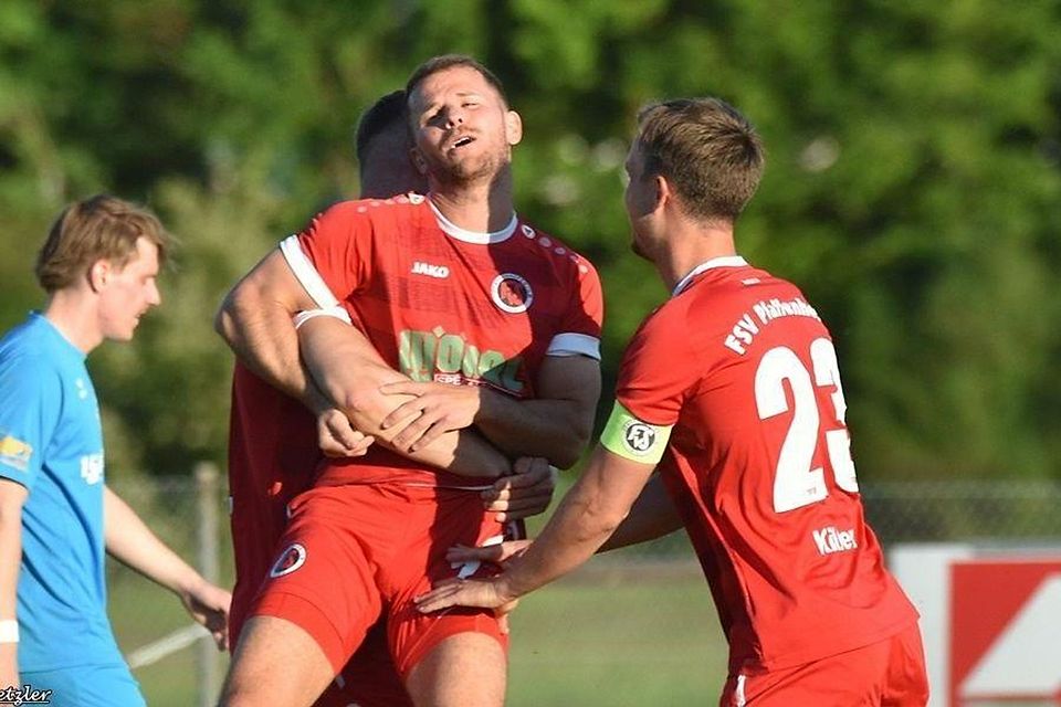 Siebald (M.) und Killer (r.) wurden gemeinsam mit Voelke (nicht auf dem Foto) mit dem FSV Pfaffenhofen Tabellendritter in der Landesliga Südwest.