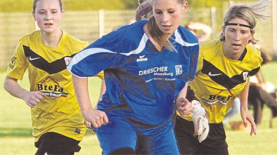 Nicht zu bremsen: Lisa Mair machte beim 6:0-Sieg der Moosburger Fußballfrauen gegen Ottobeuren allein vier Tore.