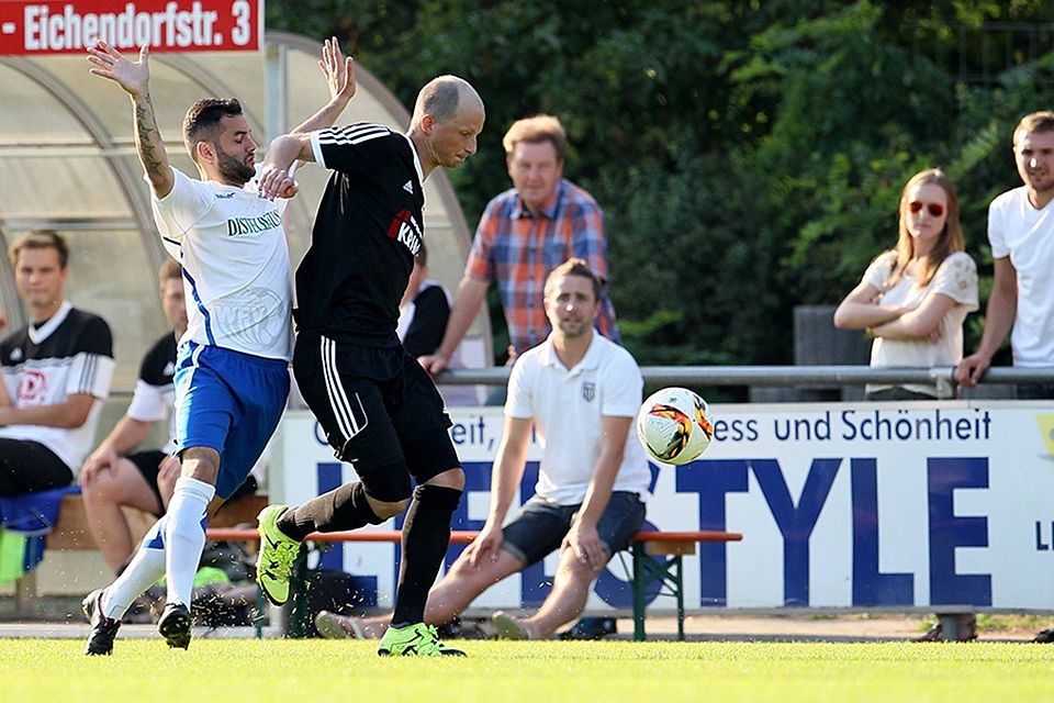 Pascal Stahl (am Ball) kehrt zum TSV Großbardorf zurück. F: Becker