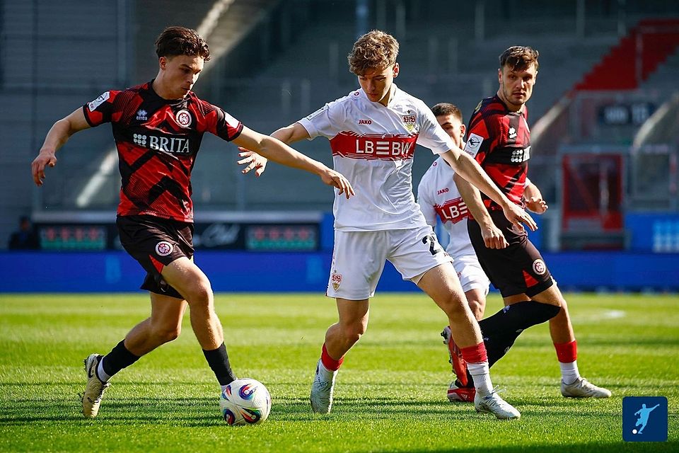 Wehen Wiesbaden schlägt den VfB Stuttgart.