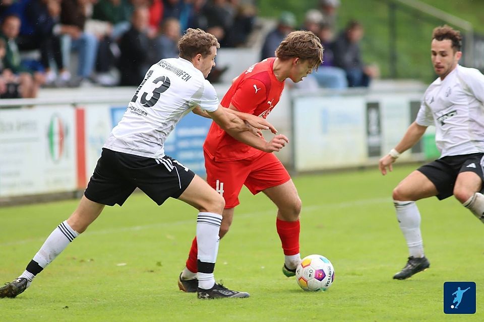 Am Ende konnten Thomas Niedermeier (li.) und Manuel Eckl den TV Schierling mit ihrem Team nicht aufhalten und zogen mit 1:4 den Kürzeren.