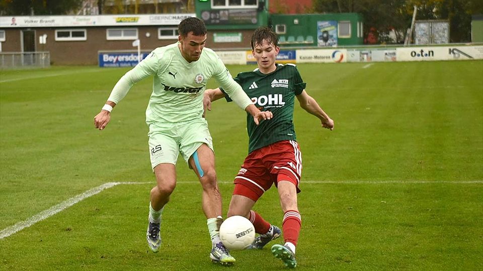 Louis Klatt (re., MTSV Hohenwestedt) gegen Tim Möller (PSV Neumünster).