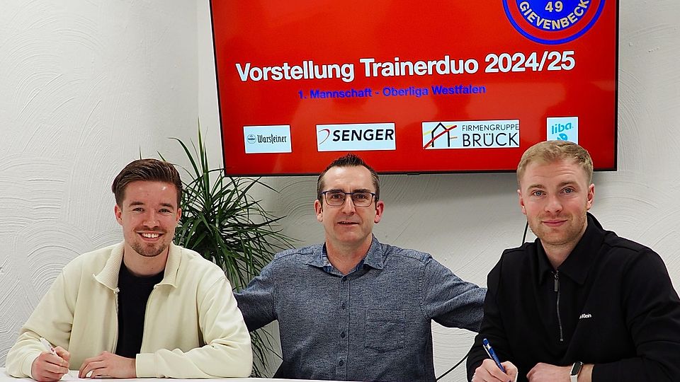 Gievenbecks Sportlicher Leiter Carsten Becker mit Torsten Maas (links) und Steffen Büchter (rechts), die ab Sommer ein gleicberechtigtes Trainer-Duo bilden.