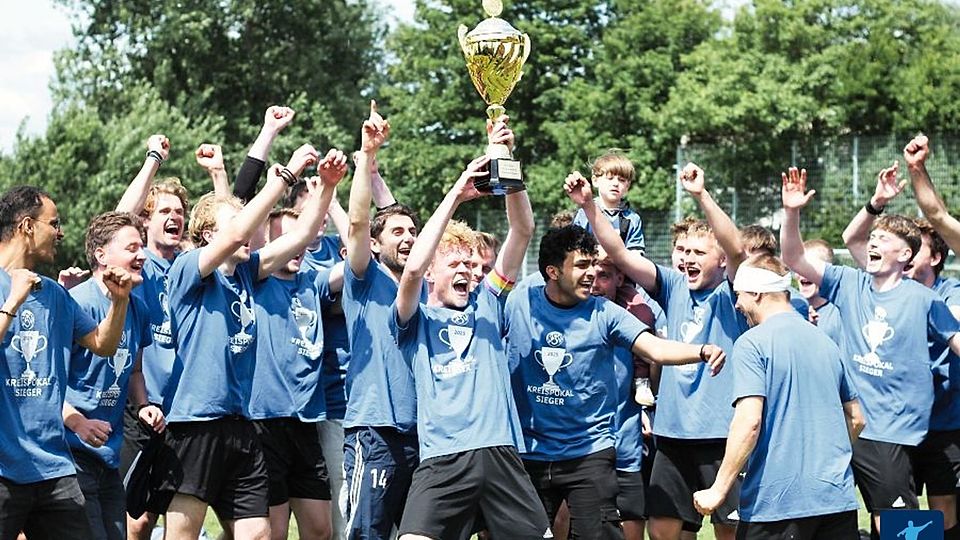 Wer hält am Ende den Pokal in die Höhe?