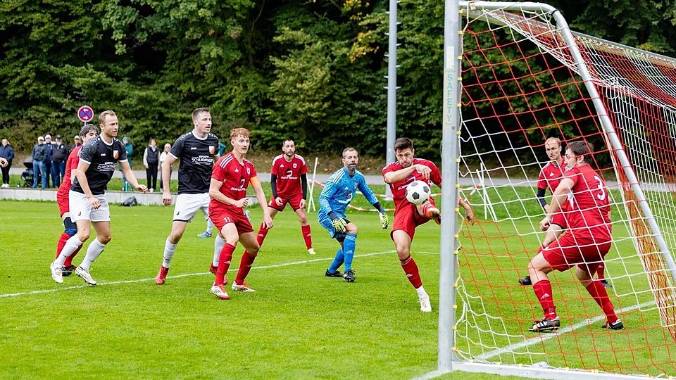 Auf der Linie gerade noch gerettet Hausham rot 5 Lukas Grill -CS