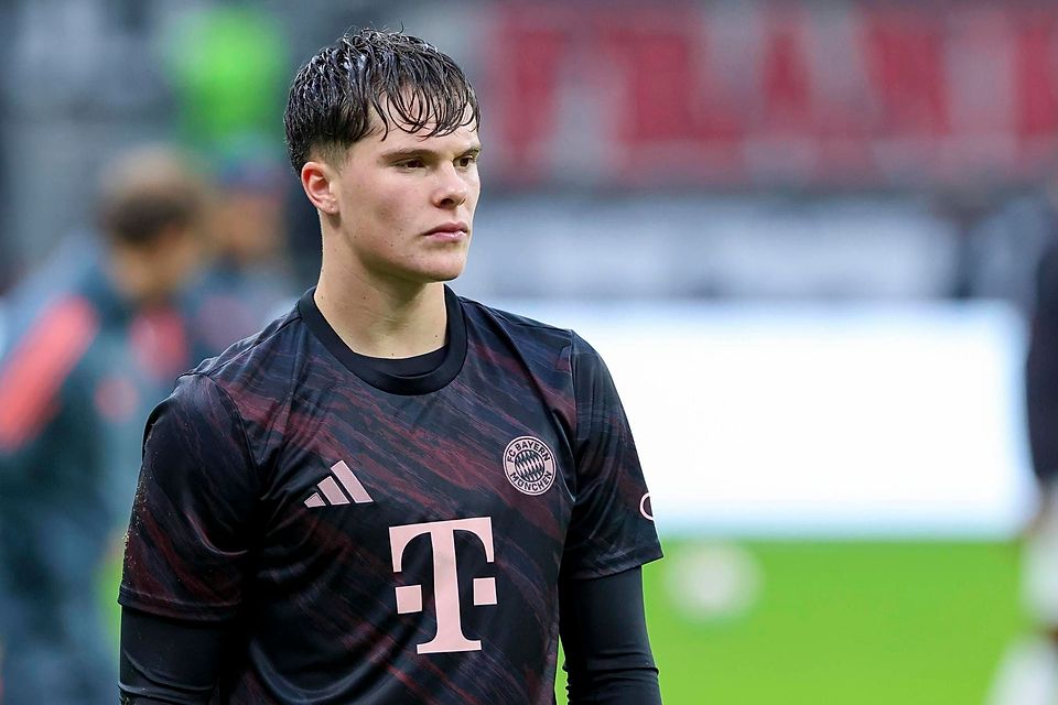 Leon Klanac hütet heute das Tor des FC Bayern München gegen PSG in der Youth League.
