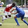 Fußball; Saison 2025/26; Bezirksliga; Francois Ngwen (links) vom SV Raisting im Heimspiel gegen den SC Olching am 17. August 2025