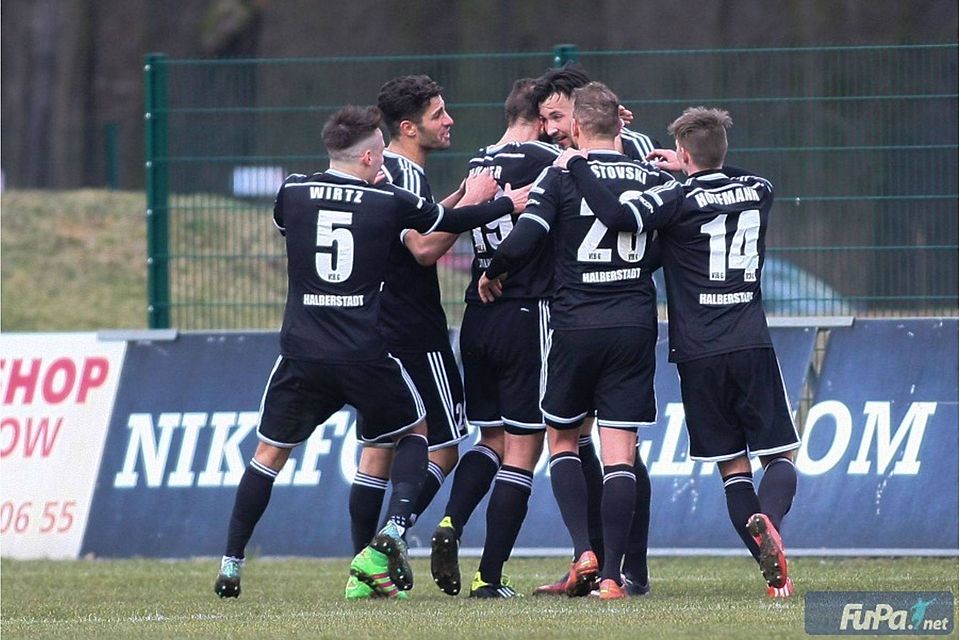 Germania Halberstadt gewinnt am 23. Spieltag der Regionalliga Nordost mit 3:0 bei Optik Rathenow. Foto: Kay Harzmann