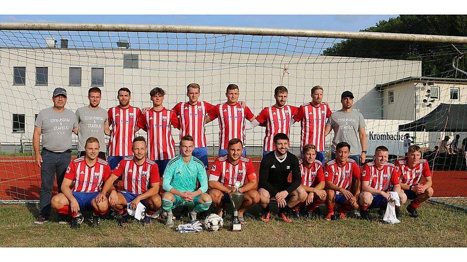  Nach einer langen Turnierwoche hat es die SG Seelbach/Scheld geschafft: Dillenburger Fußball-Stadtmeister 2023. Foto: Sven Jessen (© Sven Jessen) 