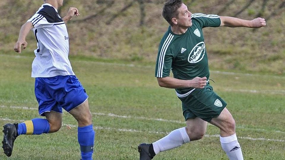 Manuel Sedlmaier (rechts): Der Sprecher des TSV Emmering ist mit der Leistung der Reserve zufrieden.