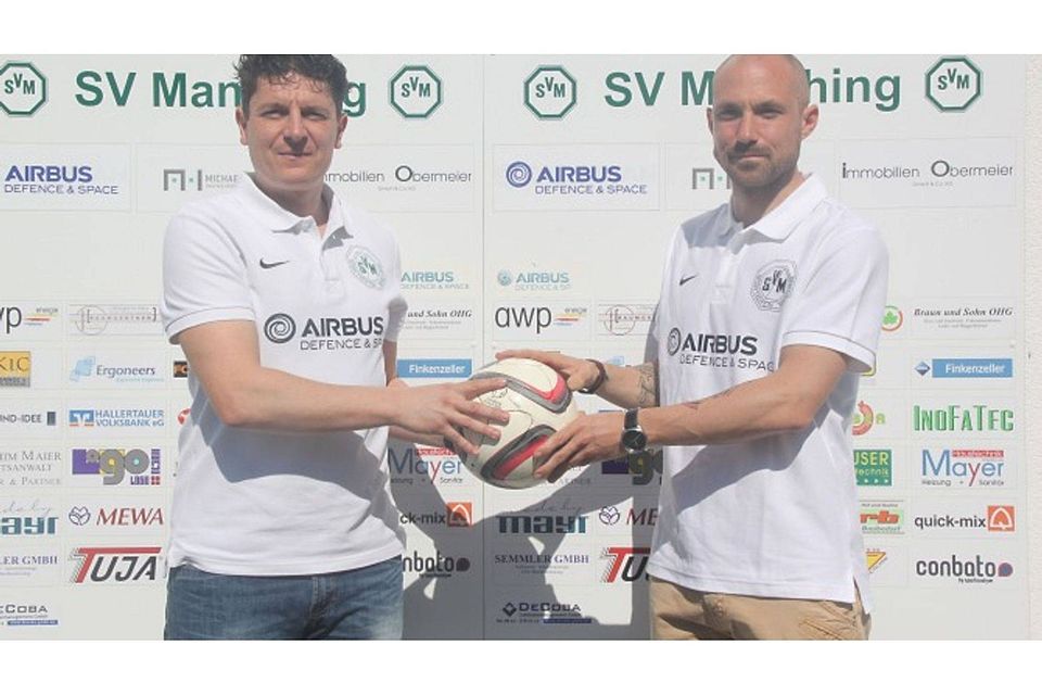 Sportlicher Leiter des SV Manching, Cenker Oguz (l.) mit dem neuen Trainer ab Sommer Andreas Thomas (r.). Foto: Norbert Dengler