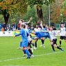 Der SC Olching (in Blau) im Spiel gegen den FC Ehekirchen.