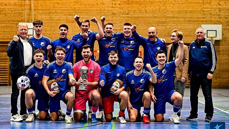 Das Siegerbild: die TSV-DJK Oberdiendorf holt sich souverän den Passauer Landkreistitel. 