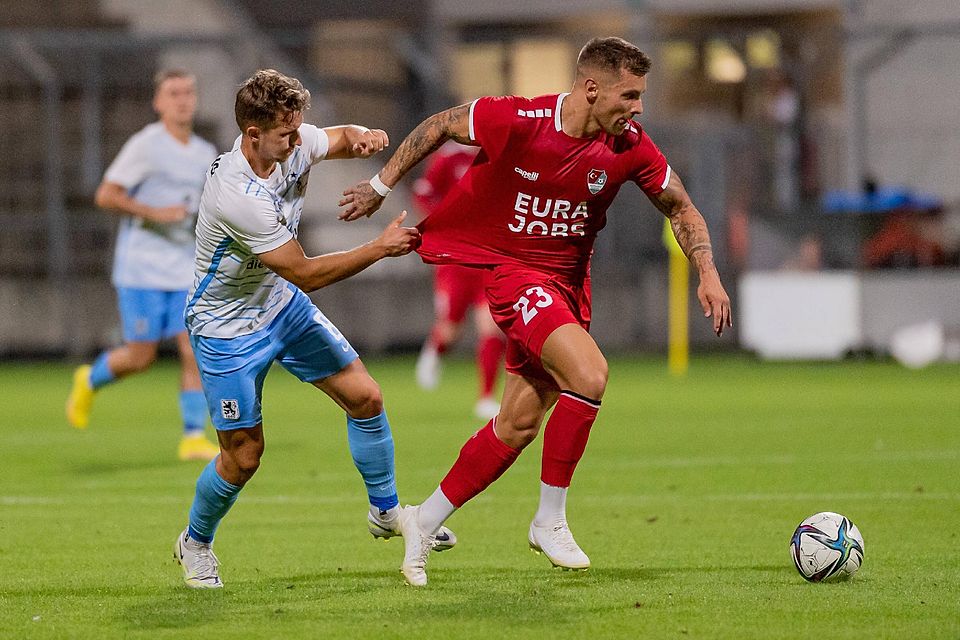 Für Maximilian Berwein (re.) und Türkgücü München war vergangene Saison im Totopokal im Achtelfinale gegen den TSV 1860 München Schluss.