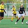 Erfolgreich spielt die Frauenmannschaft des TSV Neuried (schwarze Trikots). Im Rahmen des Tags des Mädchenfußballs am 13. Juli sollen jetzt auch Spielerinnen für den Jugendbereich gefunden werden.  foto: tsv neuried
