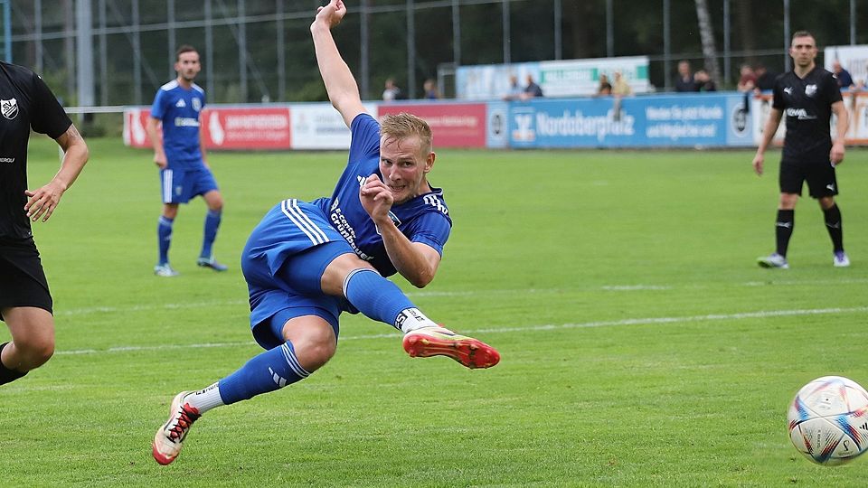 Technisch hochwertig: Noah Scheler schoss im Pokalspiel gegen Ettmannsdorf beide Tore für den SV Etzenricht. Jetzt gibt's das schnelle Wiedersehen in der Liga.