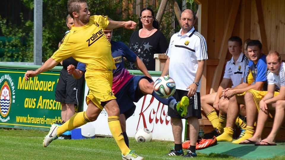 Nach dieser Saison ist Schluss, Thomas Bauer (r.), Trainer der Bezirksliga-Mannschaft der DJK Vilzing, möchte sich mit dem Klassenerhalt verabschieden.  Foto: Gollek-Riedl