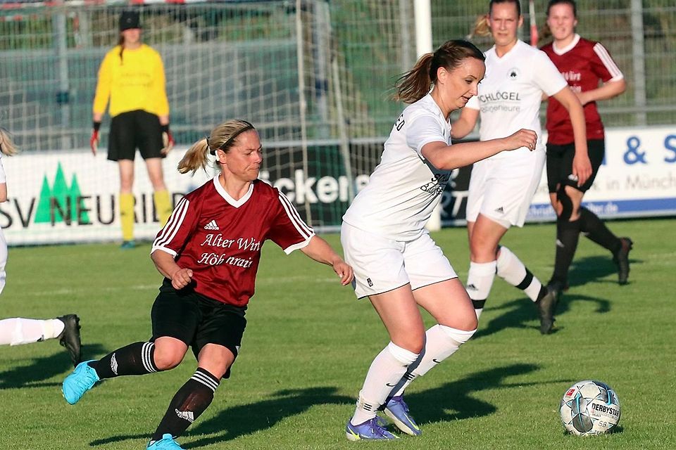 Nur in dieser Szene hinterhergelaufen: Der FSV Höhenrain um Melanie Seichter (l.) schlug Stern München deutlich. Nur in dieser Szene hinterhergelaufen: Der FSV Höhenrain um Melanie Seichter (l.) schlug Stern München deutlich.