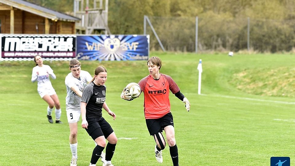 Ungewohntes Bild am vergangenen Spieltag: Frauenbiburgs Abwehrspielerin Trampenau musste für die verletzte Torhüterin Baumgartner ins Tor.