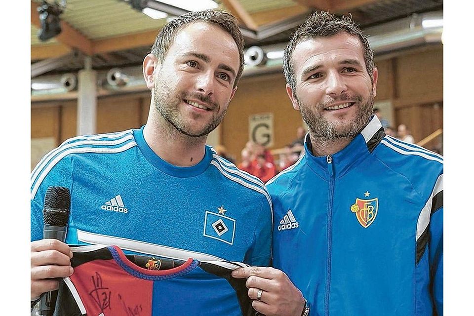 Hallensprecher Danny Jüngling (links) mit Ex-Profi Alexander Frei vom FC Basel.