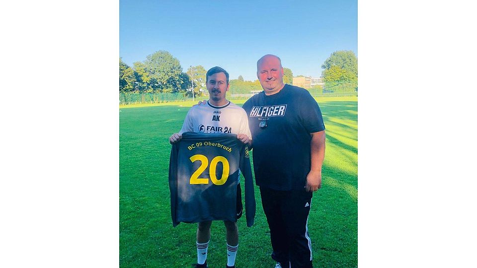 Im Bild zu sehen der Neuzugang Alex Koob mit Cheftrainer Stefan Horstmannshoff