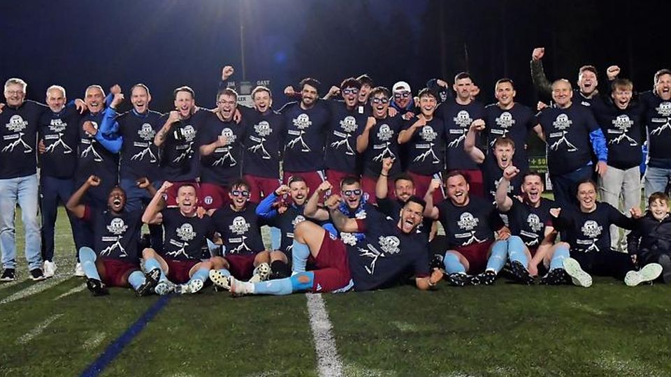 Der FSV Rimbach hatte bereits vier Spieltage vor Saisonende die Meisterschaft in der Fußball-A-Liga Bergstraße in trockene Tücher gebracht. Jetzt warten in der Kreisoberliga ganz neue Herausforderungen auf das Erfolgsteam. 
