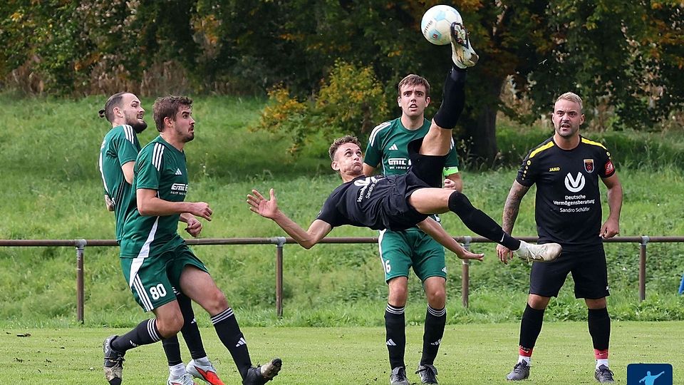 Eichelberg/Landshausen (schwarz) macht diese Runde eine gute Figur.