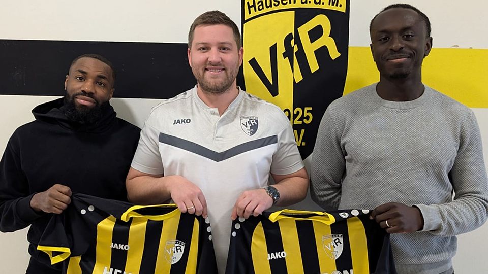 Von links: Yann Nicolas Bellemare, Sportvorstand Sebastian Wiesler und José Ngonge Mboyo | Foto: VfR Hausen