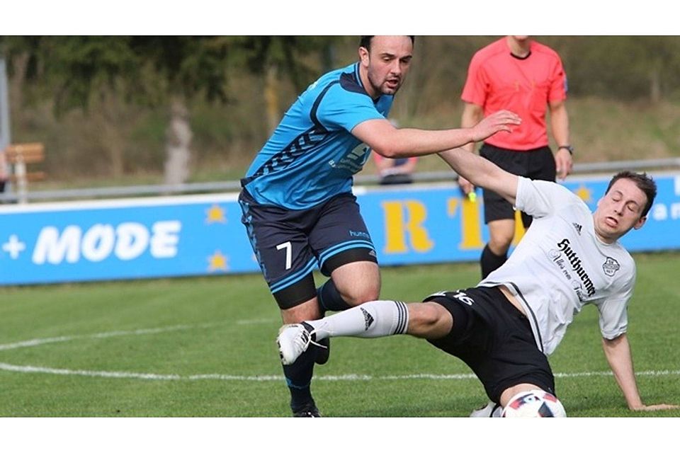 Dominik Huber (in blau) wechselt zum SV Donaustauf. Archivfoto: Brüssel