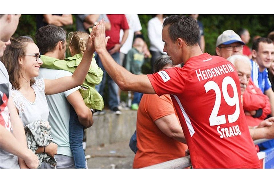 Fußball-Profi Robert Strauß kehrte am Donnerstag in die Rieser Heimat zurück. Der 31-Jährige, der beim Zweitligisten 1. FC Heidenheim spielt, war mit seiner Mannschaft in Reimlingen zu Gast. 	F.: Szilvia Izsó
