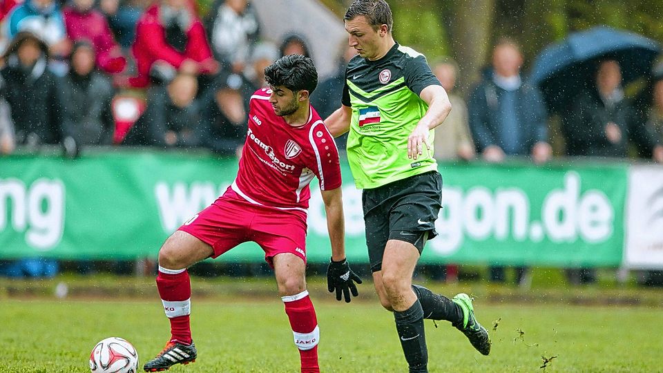 Vor über 200 Zuschauern duellierten sich die Kieler Topteams TSV Schilksee und Rot-Schwarz Kiel. Max Buhse (grün) bezwang mit seinem TSV Onur Cokgez und die Gäste mit 3:0. Foto: Schinke